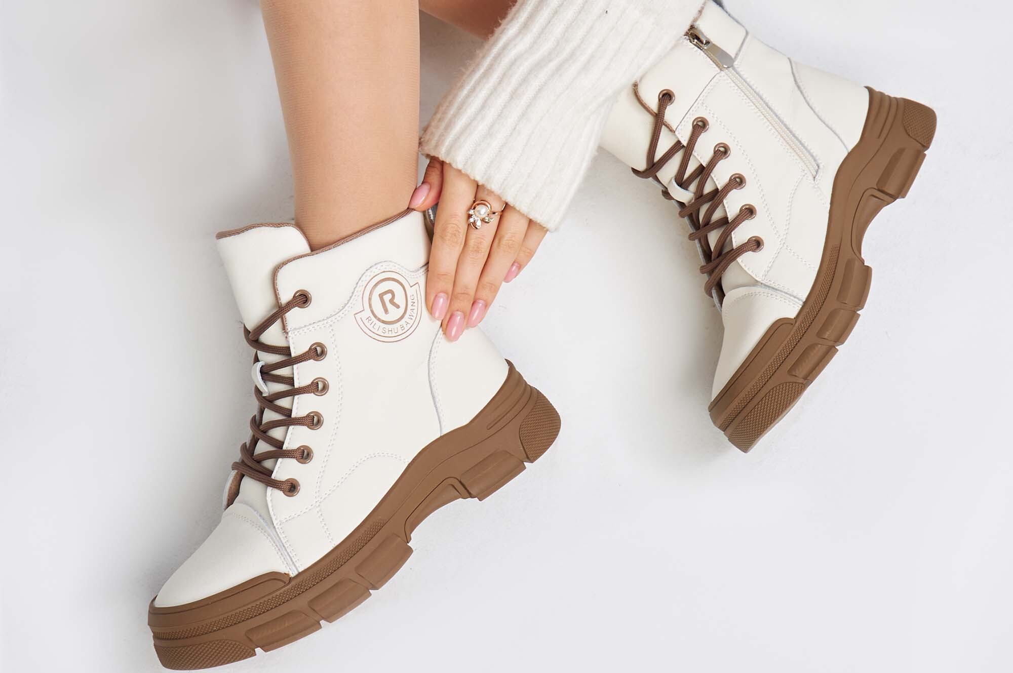 Уход за замшей и нубуком