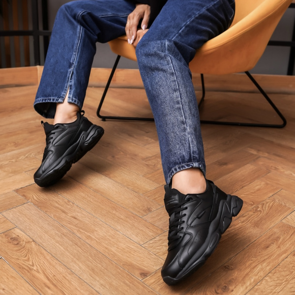 Женские кроссовки STROBBS