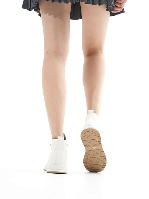 Женские ботинки basic Donna Daniella  белые, артикул 42-DBE35-3-311