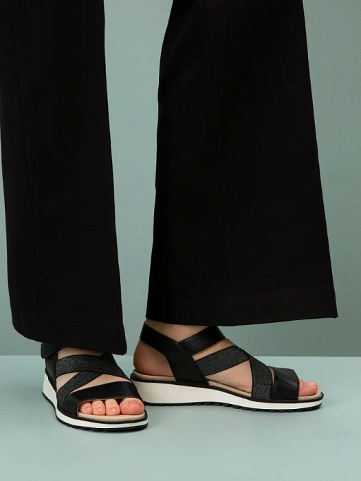 Женские сандалии CAPRICE черные, артикул 9-9-28704-44-022