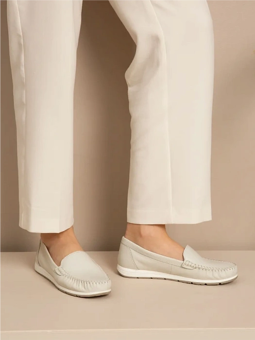 Женские мокасины MARCO TOZZI белые, артикул 2-24600-42-100
