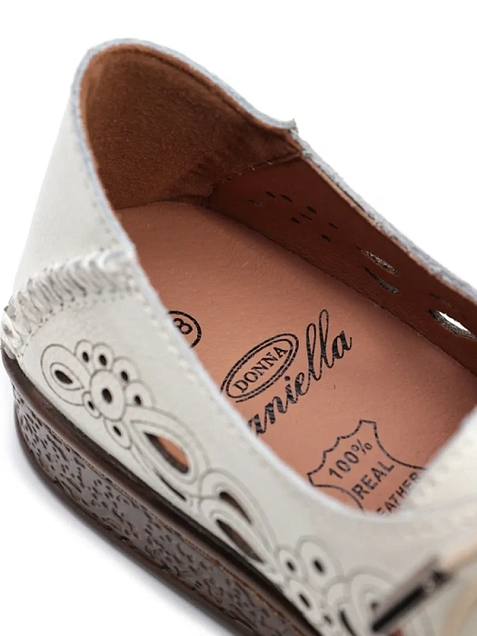 Женские туфли Donna Daniella  бежевые, артикул 52E-LQ6107-010