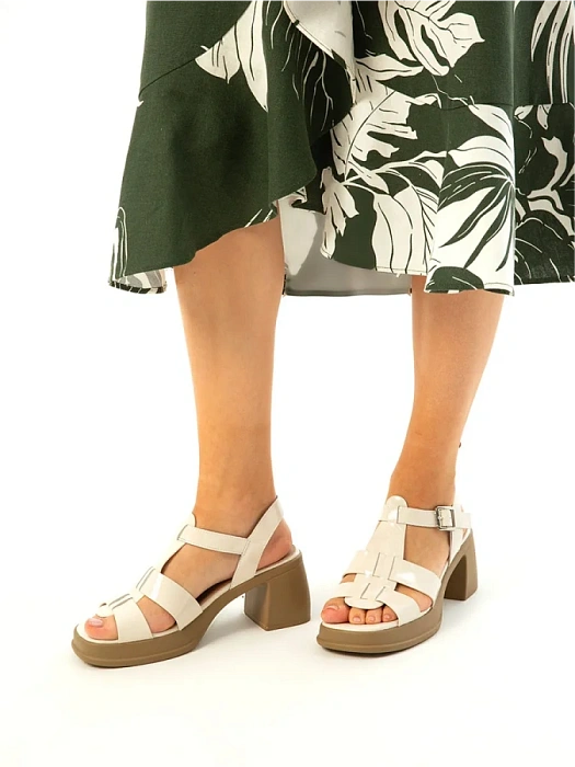 Женские босоножки  Donna Daniella  белые, артикул 41-BME26-15-512-1