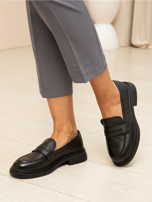 Женские лоферы eObuv черные, артикул 51-TZU3-36-301