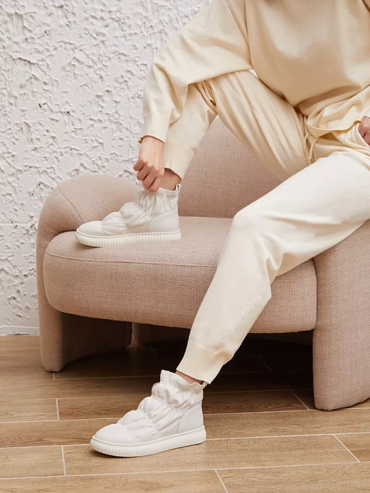 Женские ботинки basic Donna Daniella  белые, артикул NU404-012