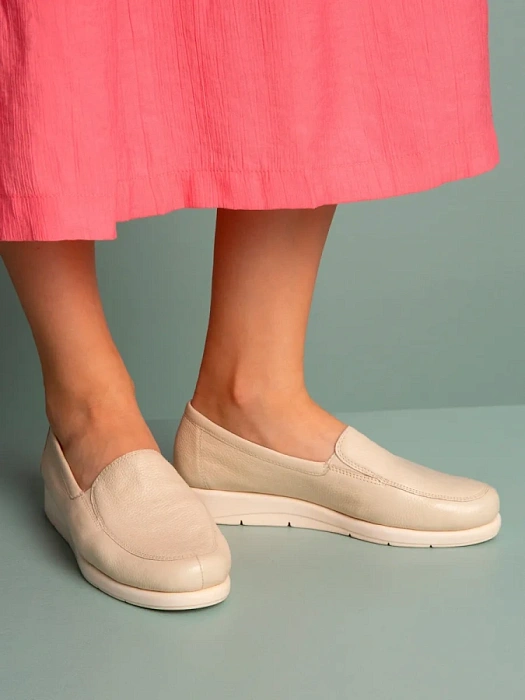 Женские мокасины CAPRICE белые, артикул 9-24750-41-170