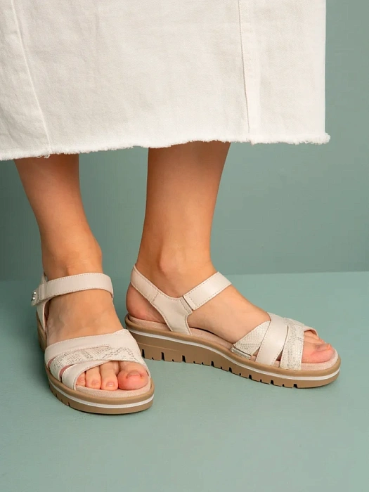 Женские босоножки  CAPRICE бежевые, артикул 9-28713-44-199