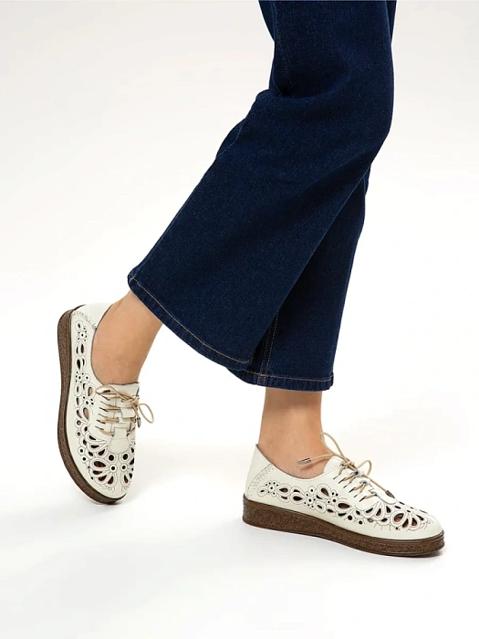 Женские туфли Donna Daniella  бежевые, артикул 52E-LQ6107-010