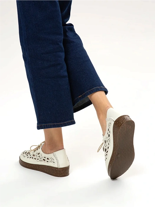 Женские туфли Donna Daniella  бежевые, артикул 52E-LQ6107-010