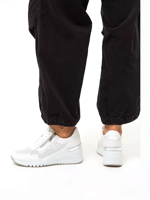 Женские сникерсы MARCO TOZZI белые, артикул 2-23501-42-100