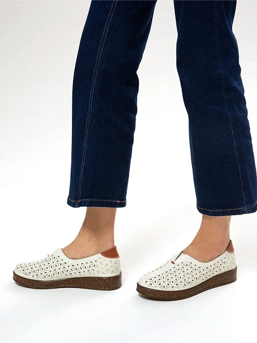 Женские туфли basic Donna Daniella  бежевые, артикул 52E-LQ6107-021