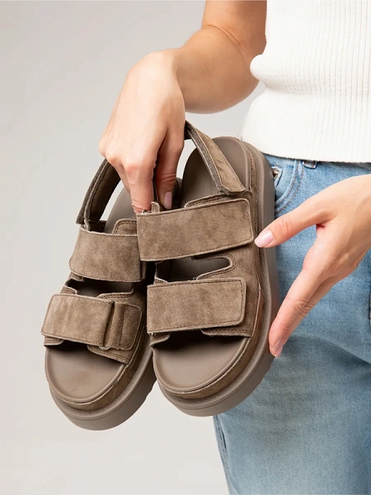 Женские сандалии Donna Daniella  коричневые, артикул XXS25-HHLC2-036-2