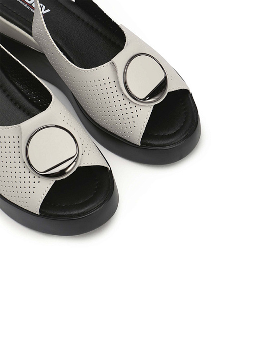 Женские босоножки  eObuv бежевые, артикул 703430-7