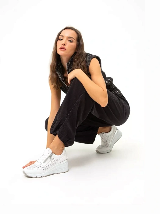 Женские сникерсы MARCO TOZZI белые, артикул 2-23501-42-100