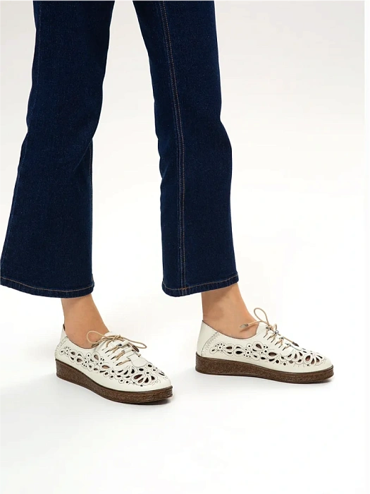 Женские туфли Donna Daniella  бежевые, артикул 52E-LQ6107-010