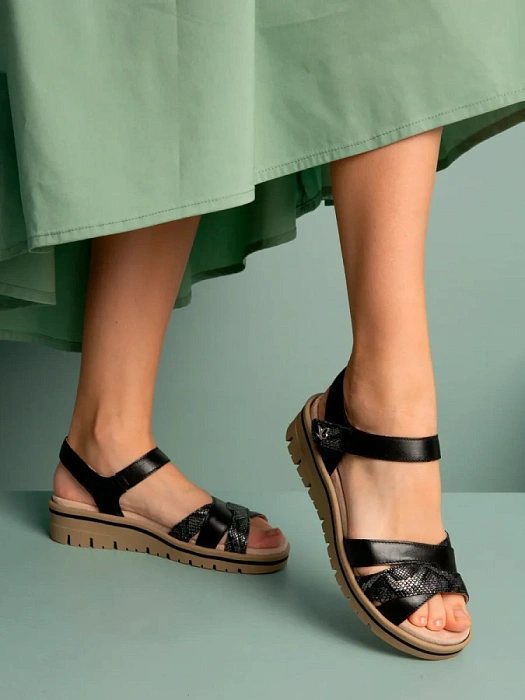 Женские босоножки  CAPRICE черные, артикул 9-28713-44-019