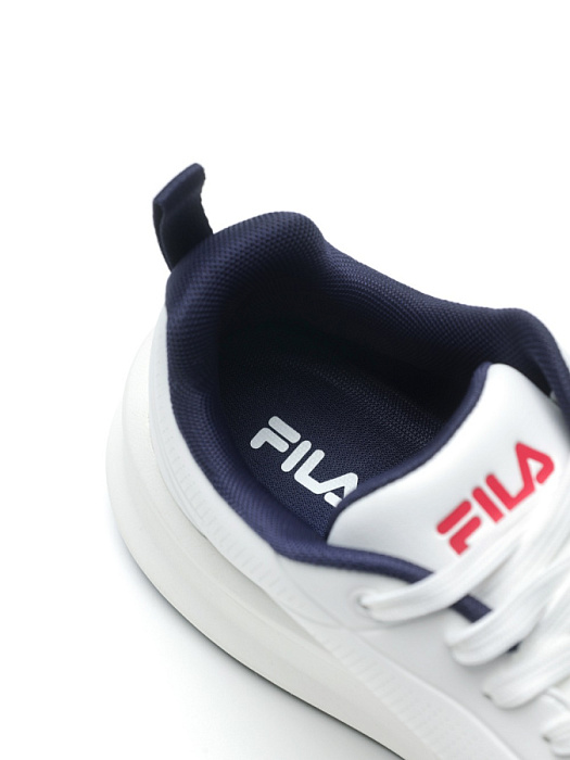 Мужские кроссовки FILA белые, артикул 123289-00