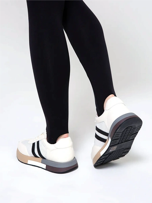 Женские кроссовки FEDERICA RODARI белые, артикул 42E-J401-1A