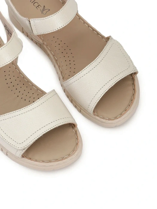 Женские сандалии CAPRICE бежевые, артикул 9-28103-44-119