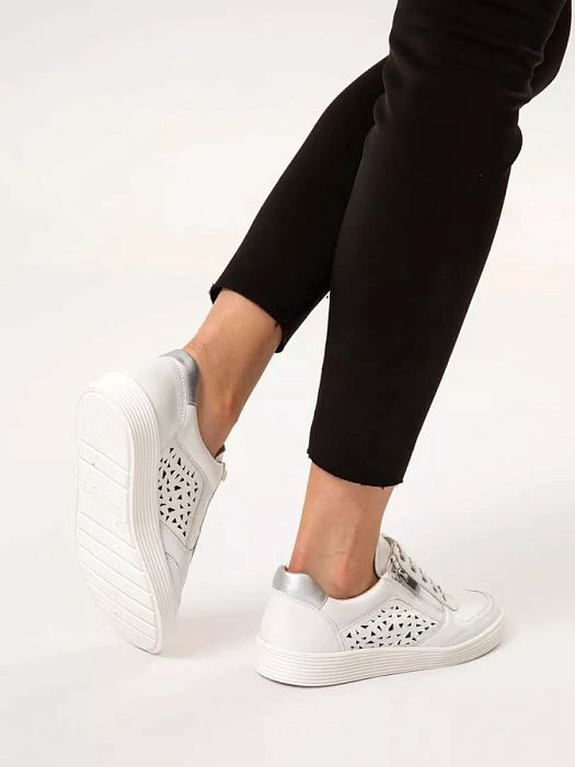 Женские кеды CAPRICE белые, артикул 9-23552-42-197