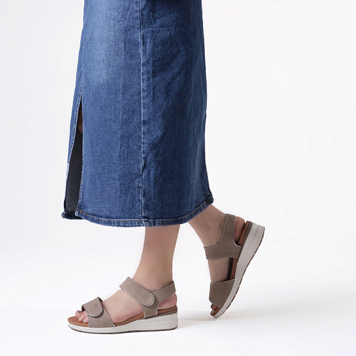 Женские босоножки  CAPRICE бежевые, артикул 9-9-28307-20-334