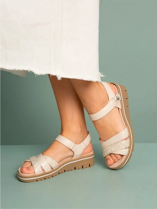 Женские босоножки  CAPRICE бежевые, артикул 9-28713-44-199