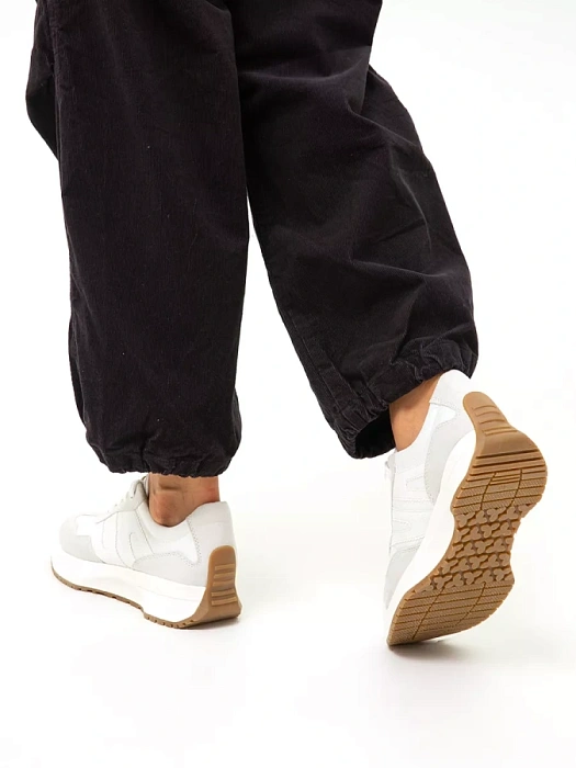 Женские кроссовки MARCO TOZZI белые, артикул 2-23748-42-197