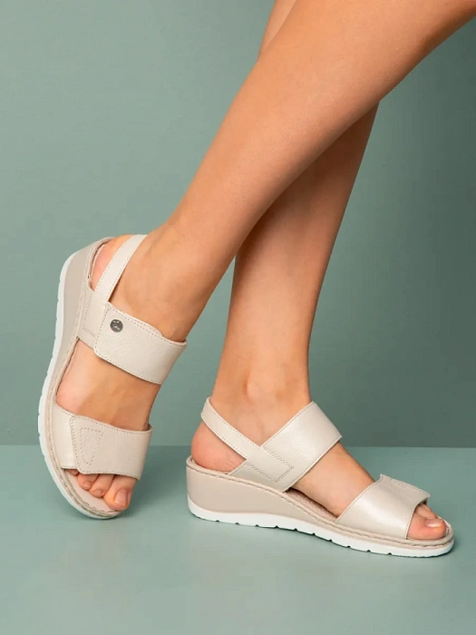 Женские босоножки  CAPRICE бежевые, артикул 9-28251-42-119