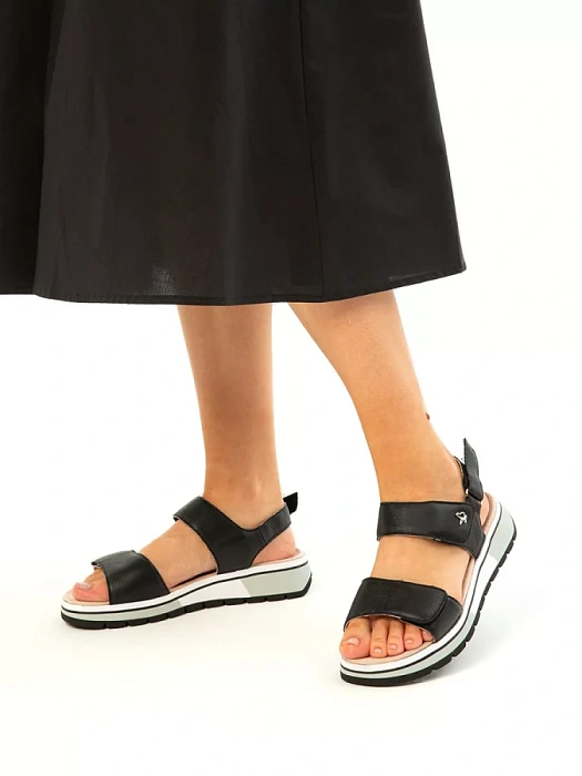 Женские сандалии CAPRICE черные, артикул 9-28705-42-040