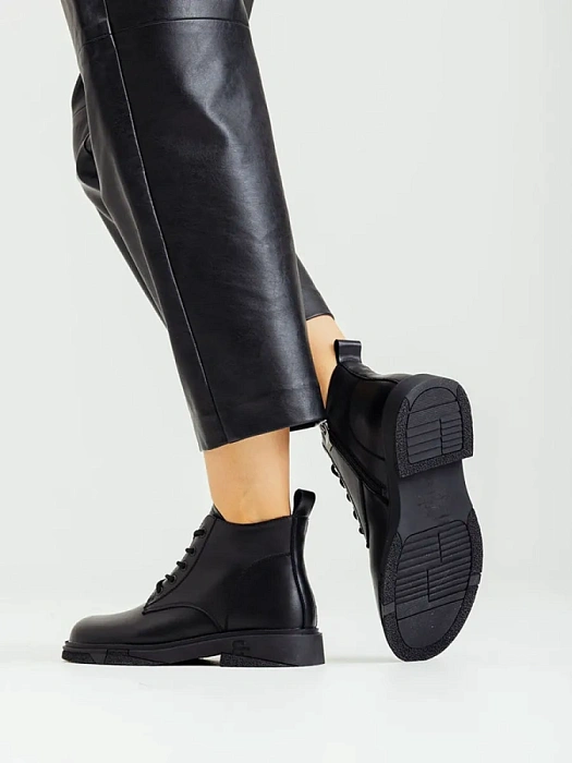 Женские ботинки SOFIA-ALEXANDRA черные, артикул 44E-3554-916Z