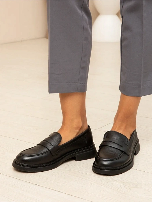 Женские лоферы eObuv черные, артикул 51-TZU3-36-301