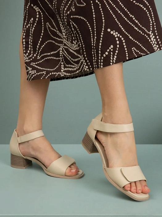 Женские туфли откр. basic CAPRICE бежевые, артикул 9-28204-44-170