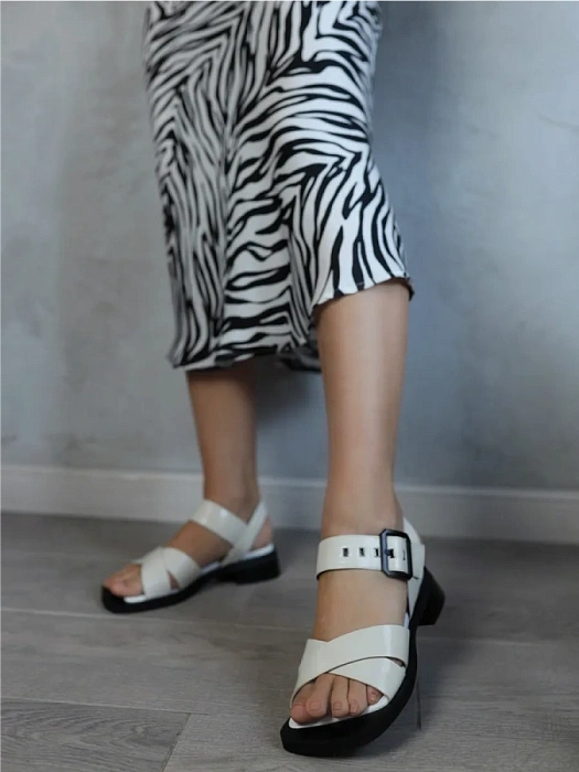 Женские босоножки  FEDERICA RODARI белые, артикул 17E-K557-A98-461A