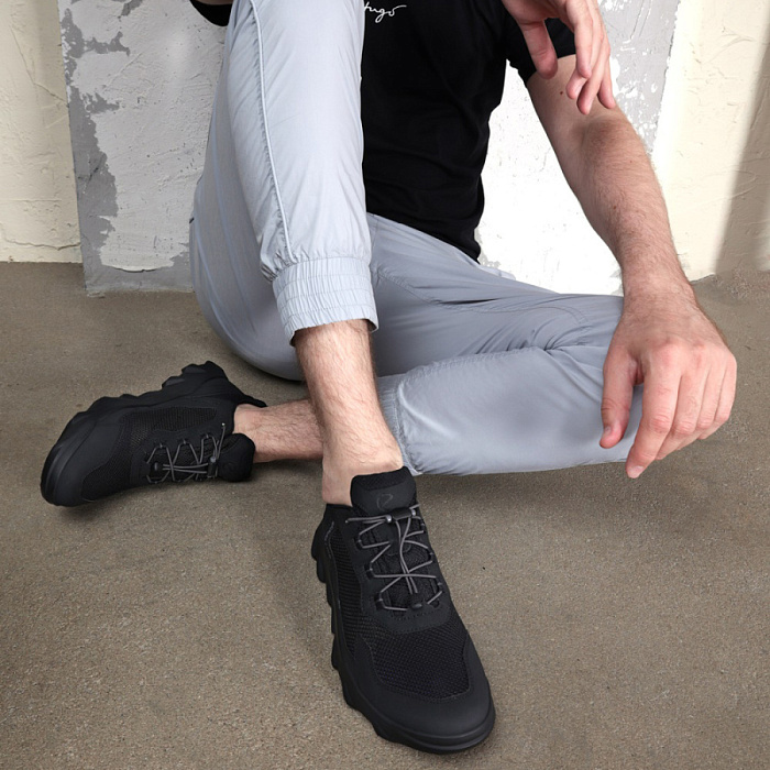 Мужские кроссовки ECCO черные, артикул 820264/51052