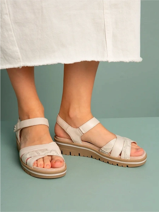 Женские босоножки  CAPRICE бежевые, артикул 9-28713-44-199