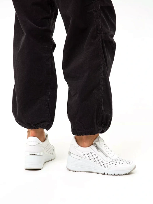 Женские сникерсы MARCO TOZZI белые, артикул 2-23501-42-100