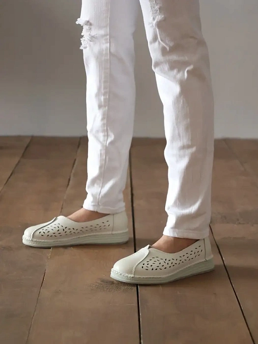 Женские туфли Donna Daniella  белые, артикул CSYM1_1912-C16_WHITE