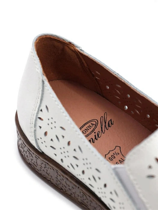 Женские туфли basic Donna Daniella  бежевые, артикул 52E-LQ6107-030