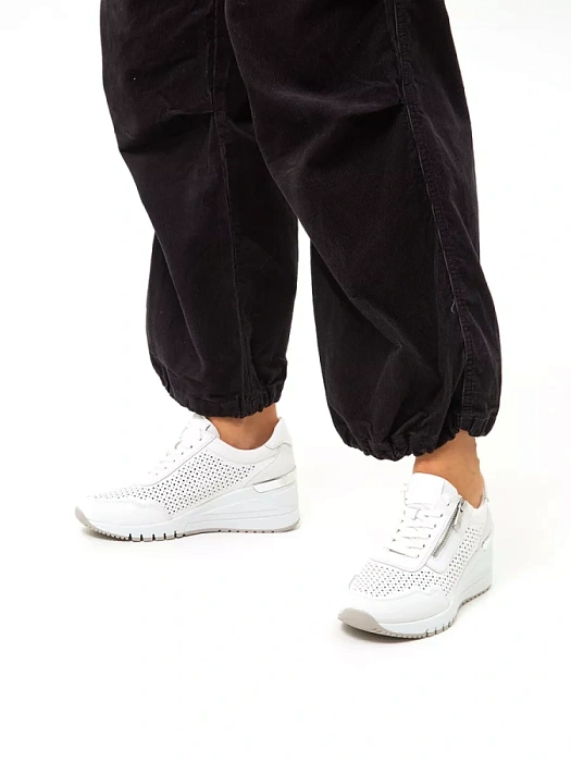 Женские сникерсы MARCO TOZZI белые, артикул 2-23501-42-100