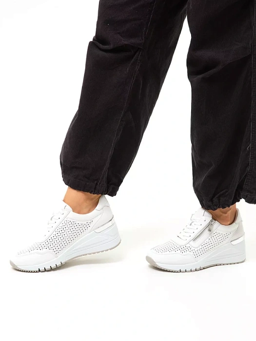 Женские сникерсы MARCO TOZZI белые, артикул 2-23501-42-100