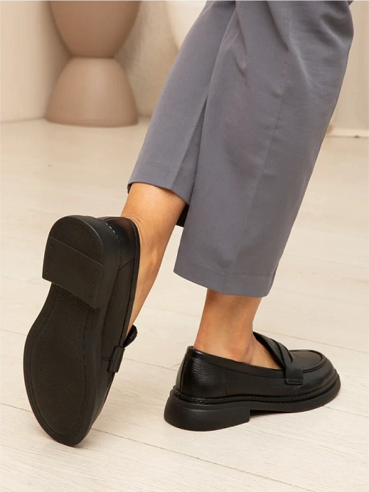 Женские лоферы eObuv черные, артикул 51-TZU3-36-301