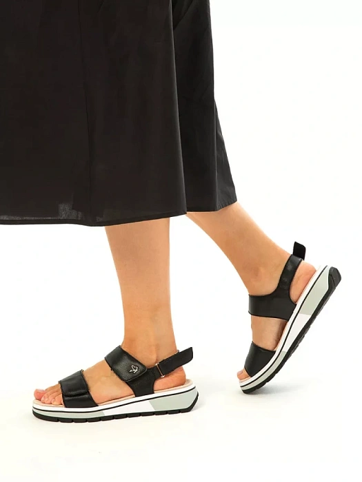 Женские сандалии CAPRICE черные, артикул 9-28705-42-040