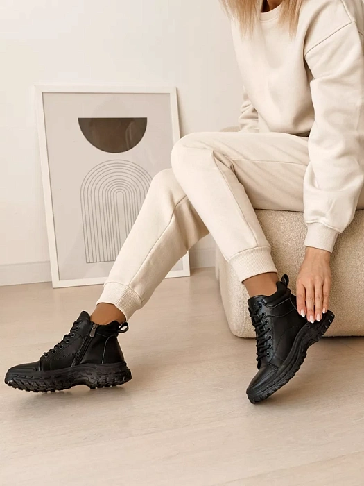 Женские ботинки basic Donna Daniella  черные, артикул JE329-010