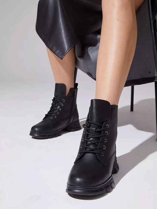 Женские ботинки basic Donna Daniella  черные, артикул NK066-020