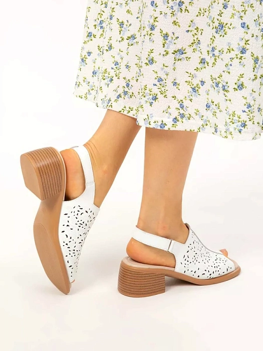 Женские босоножки  eObuv белые, артикул 52E-LQ6104-021.EO
