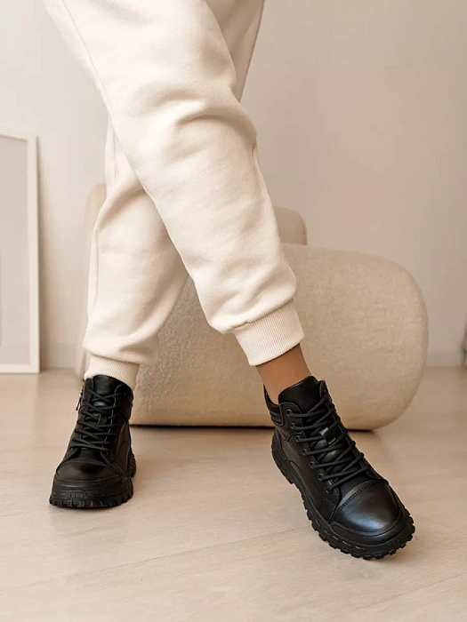 Женские ботинки basic Donna Daniella  черные, артикул JE329-010