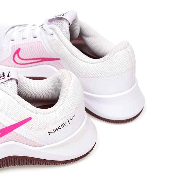 Женские кроссовки Nike белые, артикул DM0824-105