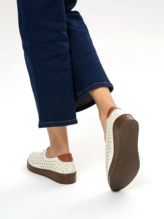 Женские туфли basic Donna Daniella  бежевые, артикул 52E-LQ6107-021