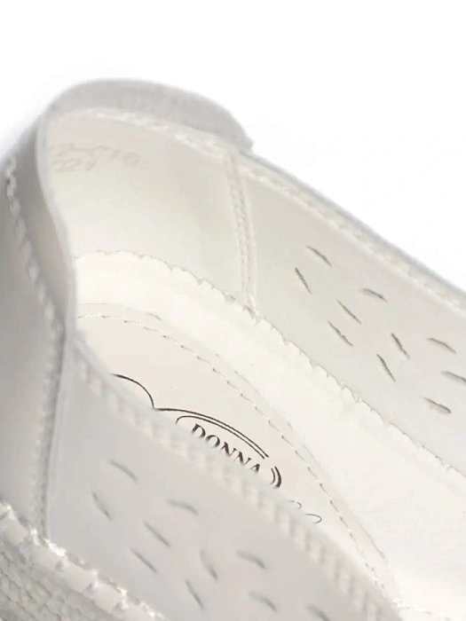 Женские туфли Donna Daniella  белые, артикул CSYM1_1912-C16_WHITE
