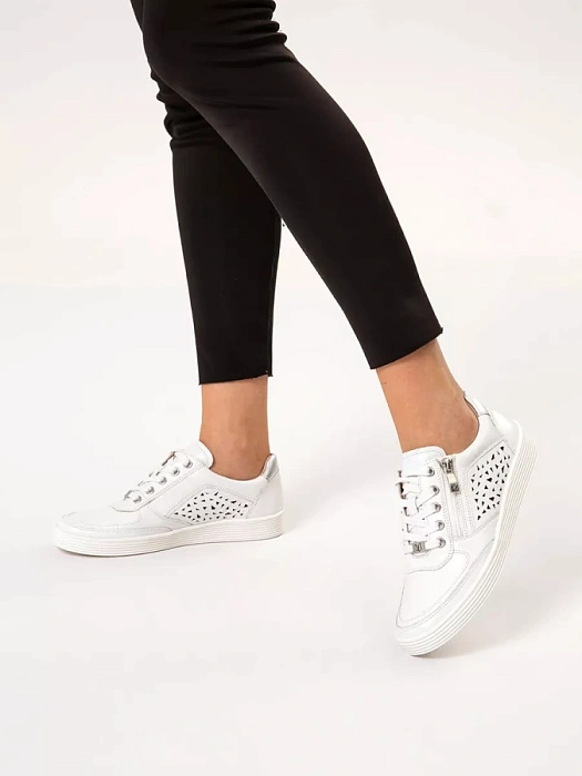 Женские кеды CAPRICE белые, артикул 9-23552-42-197